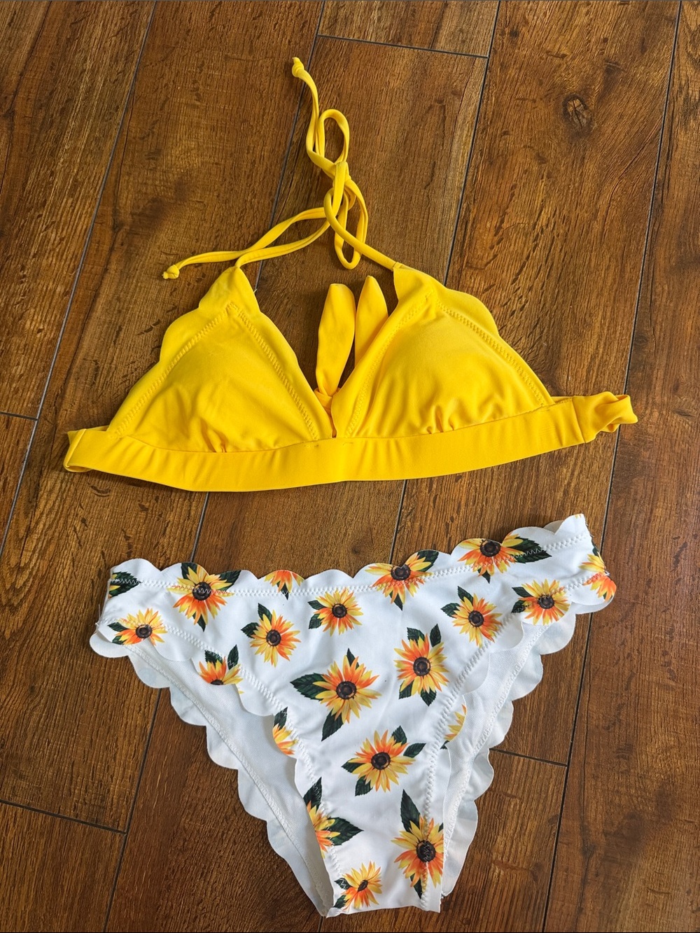 aerie Yellow Triangle Bikini Top with White Sunflower Scalloped Bottoms